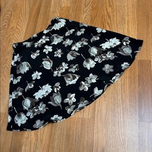 Katlyn O’Farrel, elegant navy white and gray floral mini skirt. Size 8.